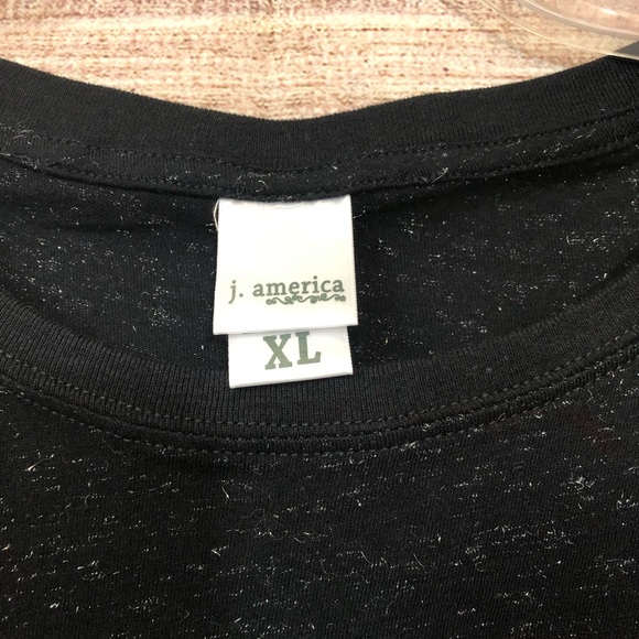 Willie Nelson | Glitzy Last man standing Tee - Picture 4 of 6